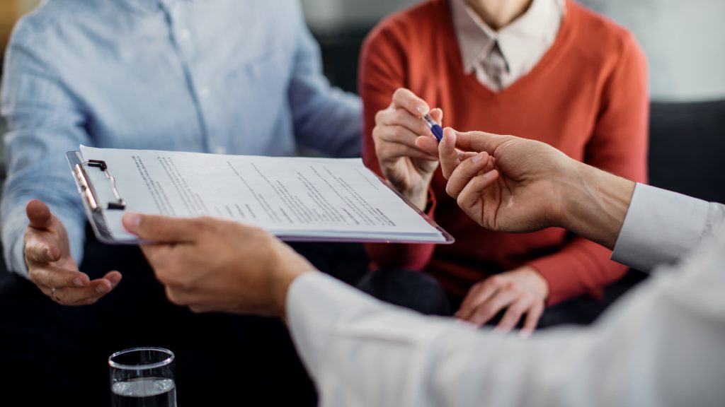 Tips Memilih Asuransi yang Tepat Sesuai Kebutuhan Anda - Bank Lescadana